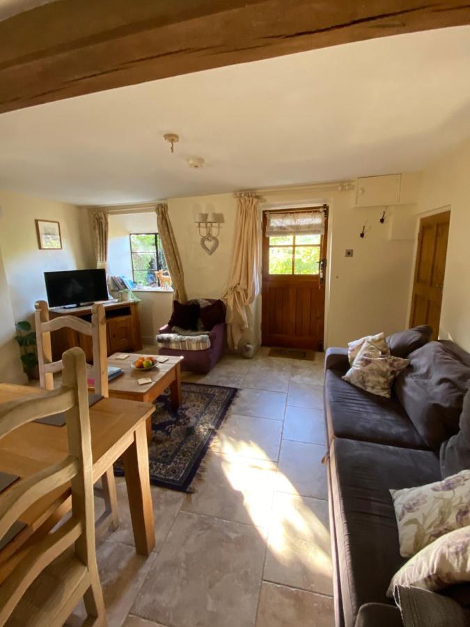 Dove Cottage Bisley  외부 사진