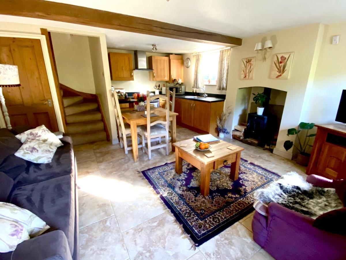 Dove Cottage Bisley  외부 사진