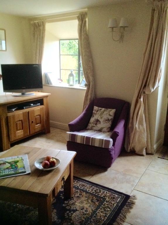 Dove Cottage Bisley  외부 사진